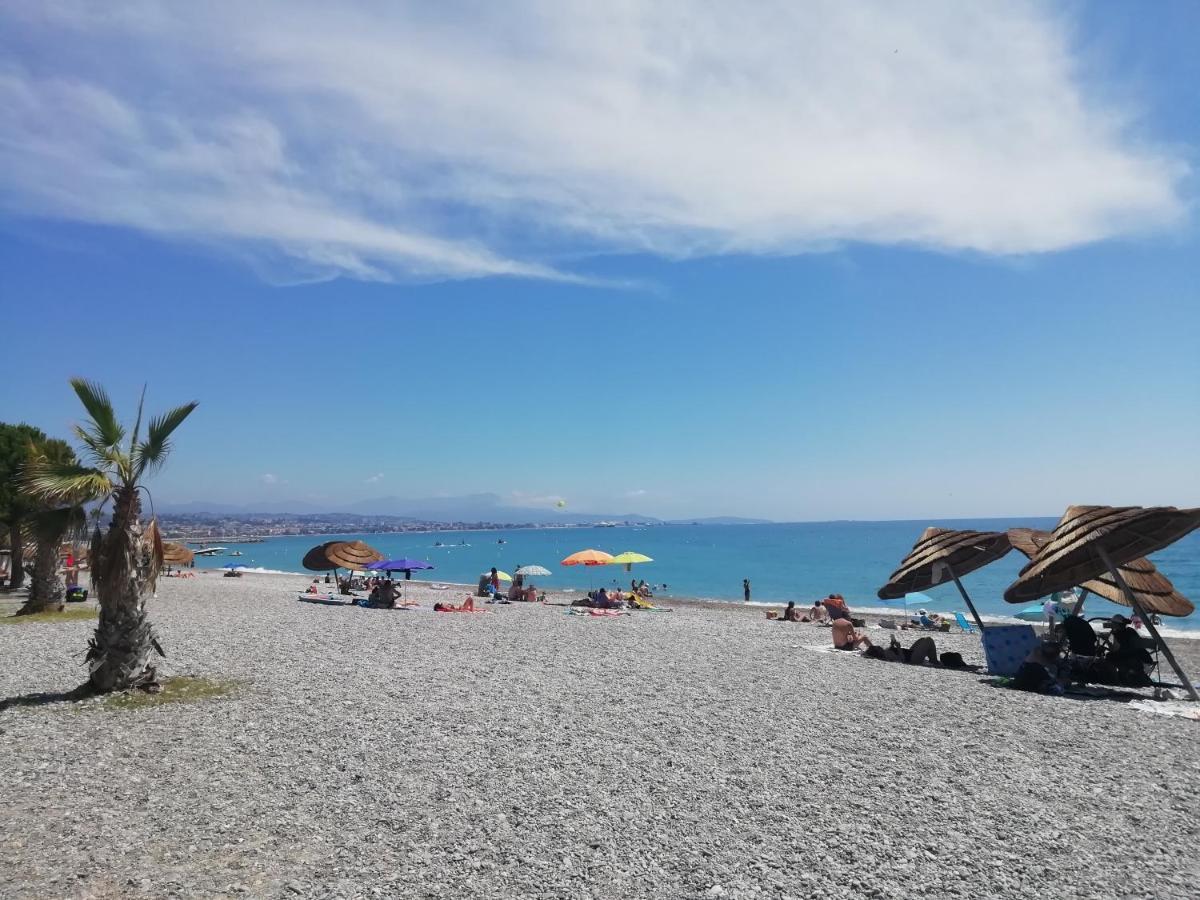 Cote D'azur Joli 50m Plage, Climatisation , Parking. *